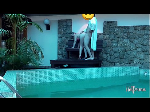 ❤️ Baas noeget faam nei it swimbad, mar koe net wjerstean in hot ️ Porno vk by wy